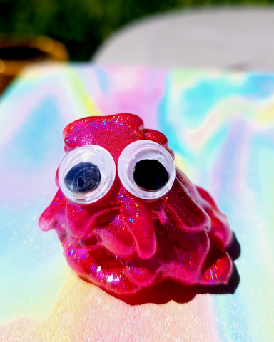 Figure - Blob Buddy (Holo pink w eyes)